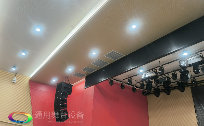 高顏值+實力派！通用舞臺幕布成功打造某中學智慧化多功能報告廳項目