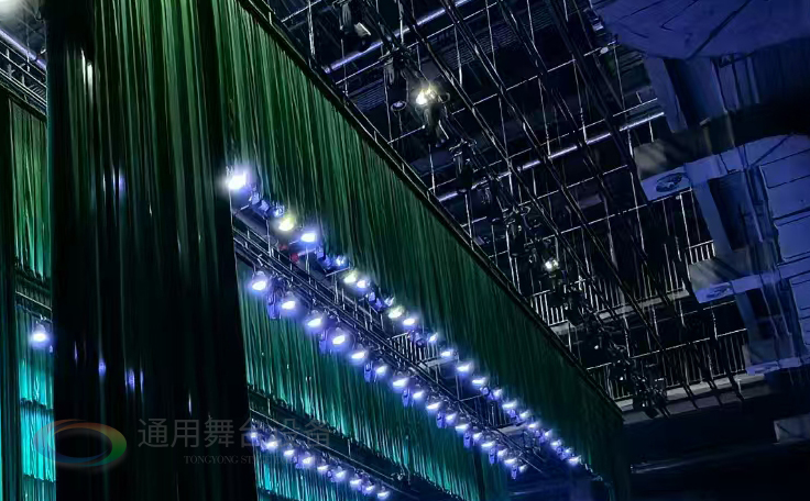 通用舞臺設備興化將軍路小學報告廳舞臺吊桿、舞臺阻燃幕布項目