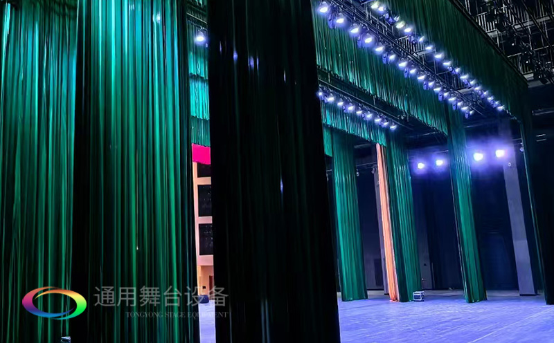 助力教育領域舞臺建設，推動校園文化發展！星海中學報告廳舞臺阻燃幕布建設項目